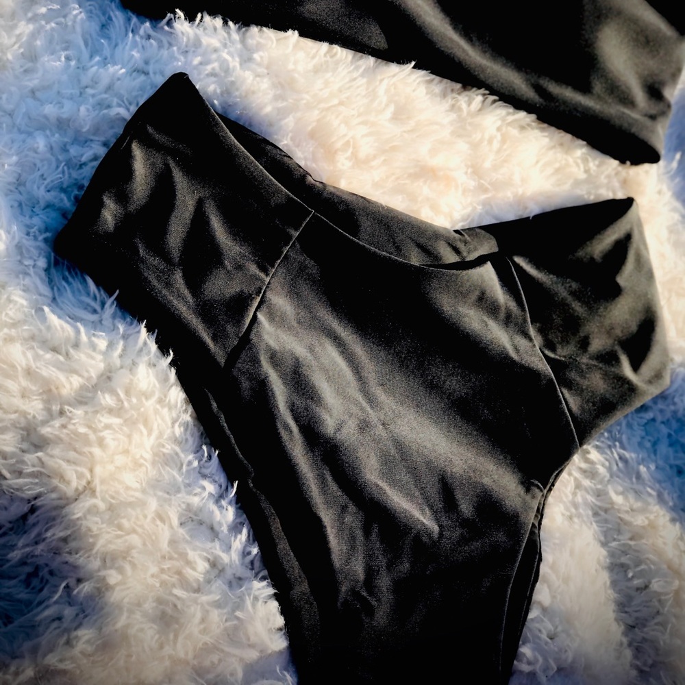 Bathing suits - Picture 2 of 5